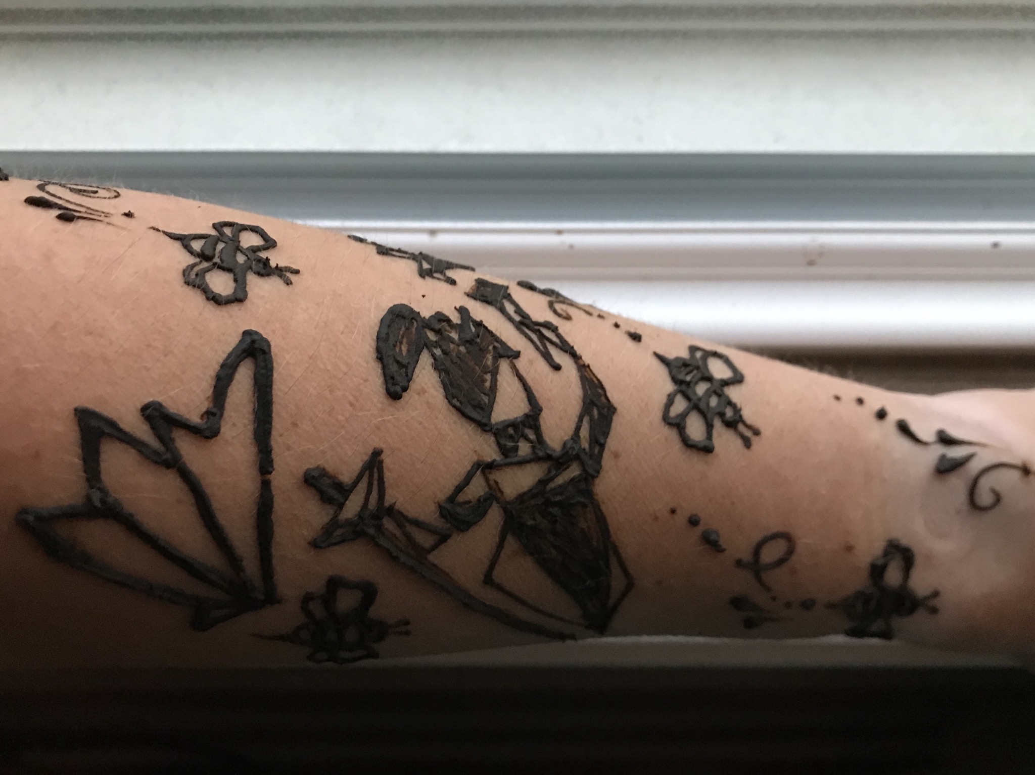 henna arm